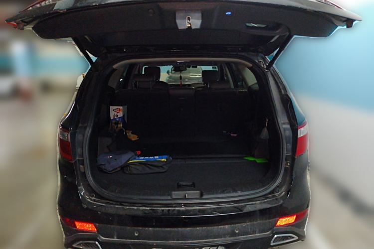 Used Hyundai Grand SantaFe 2013 3.0L 7-Seater Four-Wheel-Drive Comfort Edition Trunk