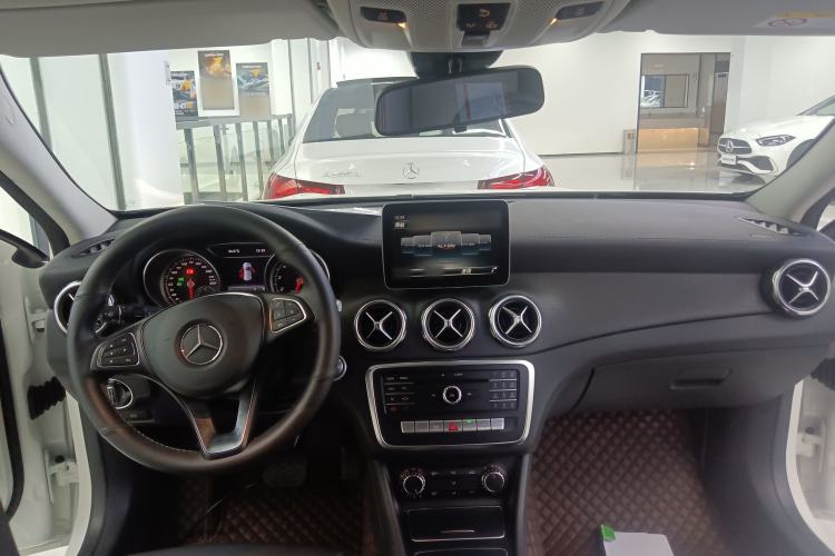 Used Mercedes-Benz GLA 2017 GLA 200 Fashion Model Center Console