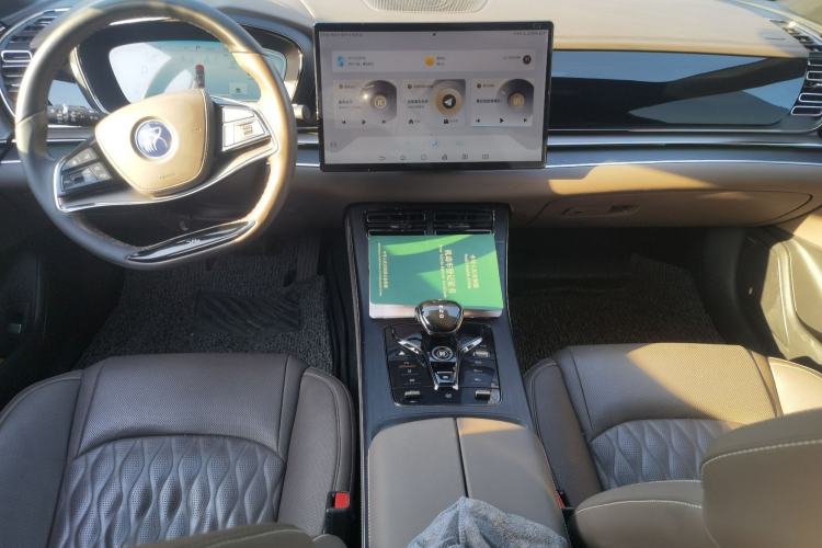 Used BYD Han 2023 DM-i Champion Edition 121KM Prestige Model Center Console