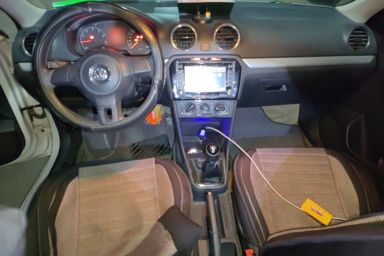 Used Volkswagen Jetta 2013 1.6L Manual Comfort Model Center Console