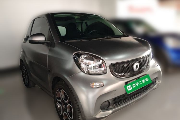 Used smart fortwo 2019 0.9T 66kW Hardtop Engine Version China VI Emission Standard Front Right 45 Deg