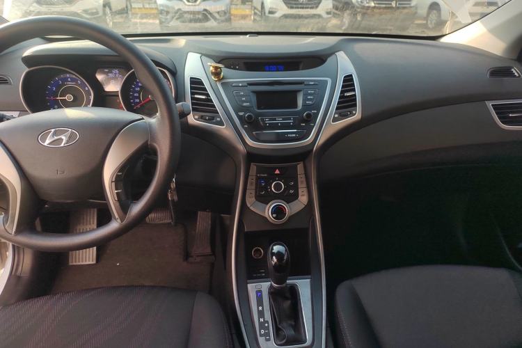 Used Hyundai Elantra (5th Generation / Langdong) 2016 1.6L Automatic Smart Version
