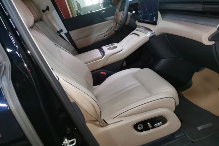 Used XPeng X9 2025 740 Ultra-Long Range Max Right Front Seat
