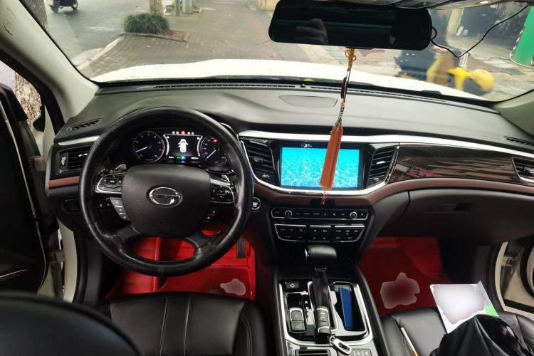 Used GAC Trumpchi GS8 2017 320T Two-Wheel Drive Luxury Smart Connectivity Version (7 Seats) Center Console