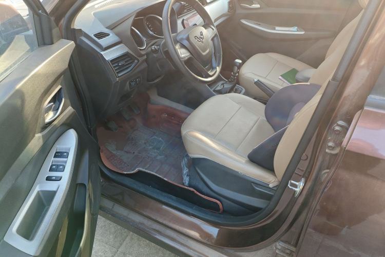 Used Wuling Hongguang 2019 1.5L S Comfort Edition China VI LAR