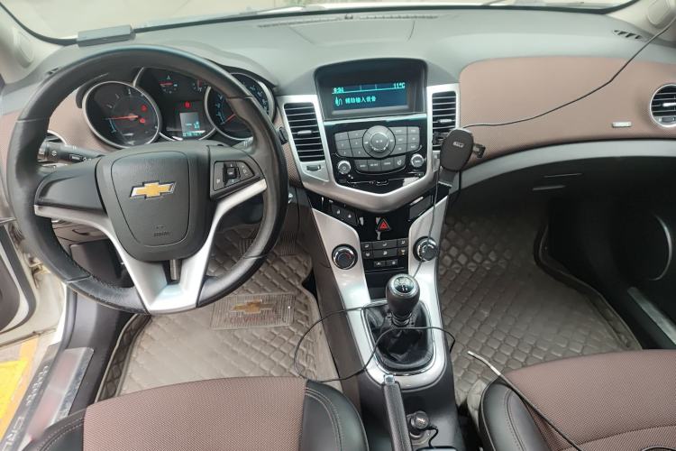 Used Chevrolet Cruze 2013 Hatchback 1.6L Manual Luxury Model
