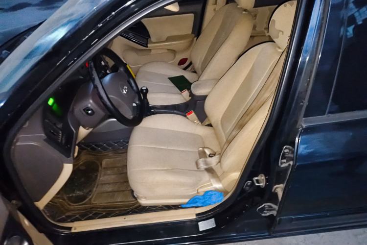 Used Hyundai Elantra 2011 1.6L Manual Comfort Version
