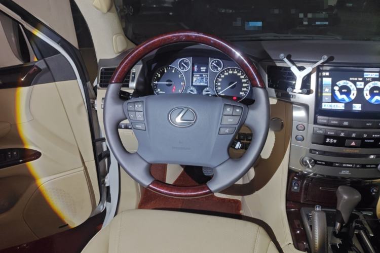 Used Lexus LX 2012 570
