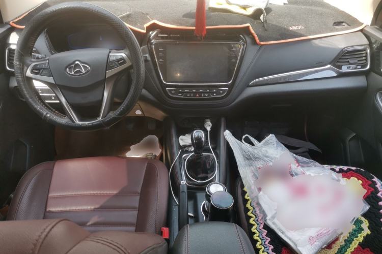 Used CHANGAN OSHAN A800 2017 1.5T Manual Luxury Model Center Console