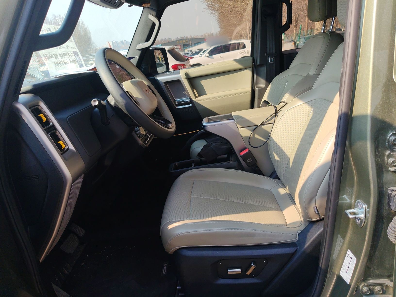 المقاعد الأمامية داخل السيارة