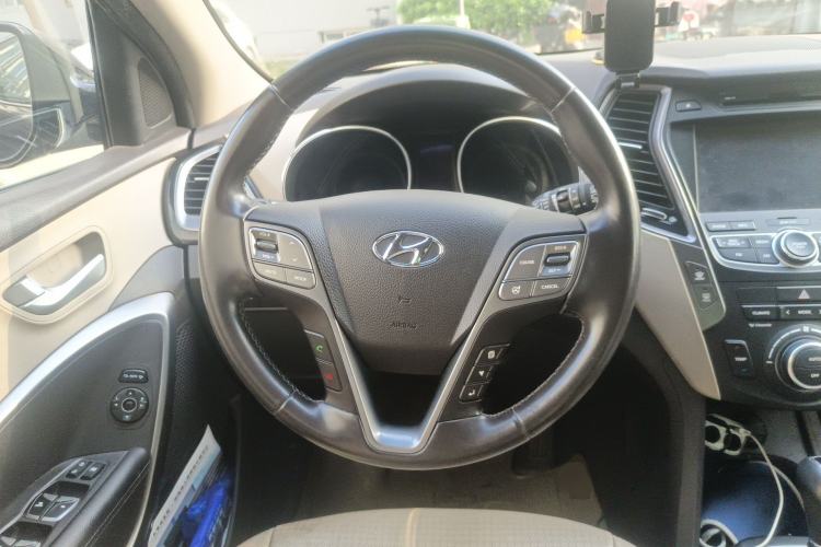 Used Hyundai Santa Fe Classic 2013 Facelift 3.0L 4x4 Comfort Edition with Navigation Euro IV compliant Steering Wheel