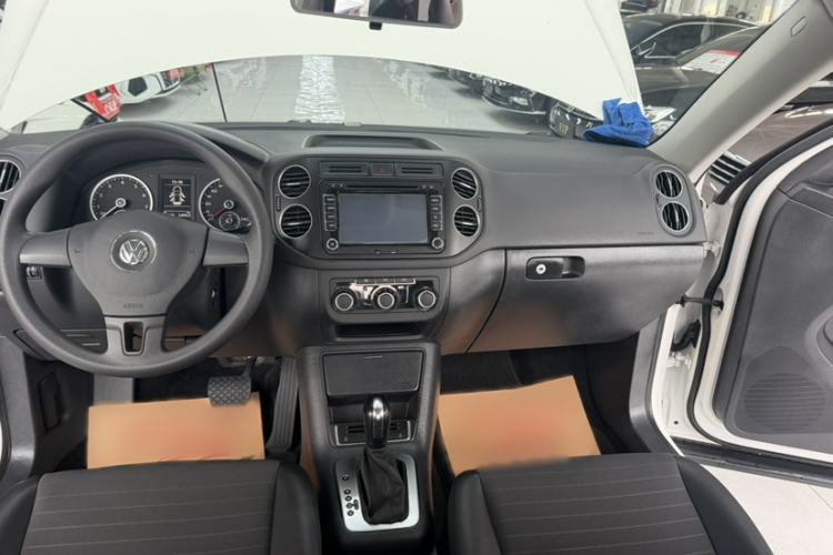 Used Volkswagen Tiguan 2015 1.8TSI Automatic Two-Wheel Drive Trend Edition Interior 1