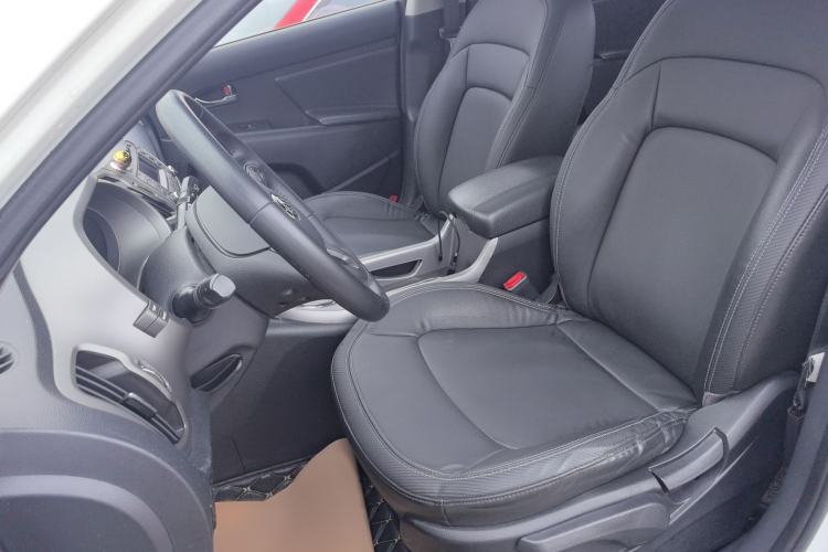 Used Kia Sportage R 2015 2.0L Automatic Two-Wheel Drive DLX Model Left Front Seat