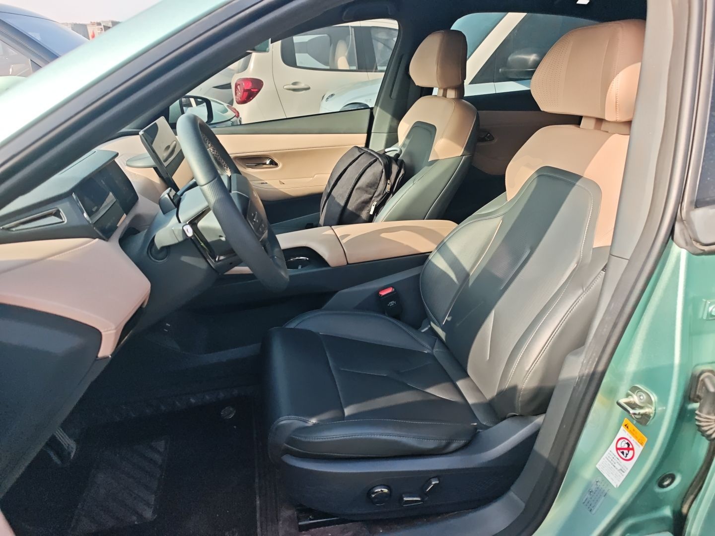 Переднее сиденье в автомобиле