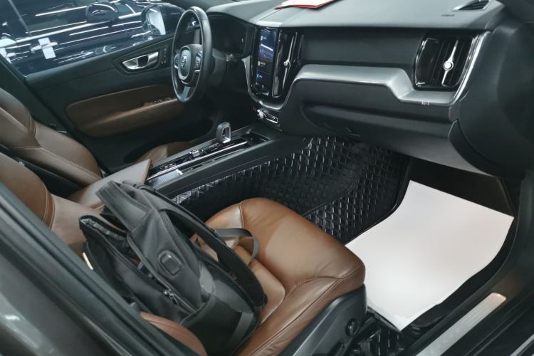 Used Volvo XC60 2022 B5 4x4 Zhiyi Luxury Edition
