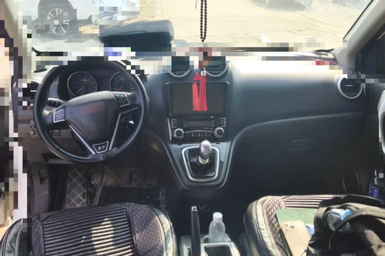 Used Haval H6 2013 Upgraded Model 1.5T Manual Two-Wheel Drive Elite Version Center Console