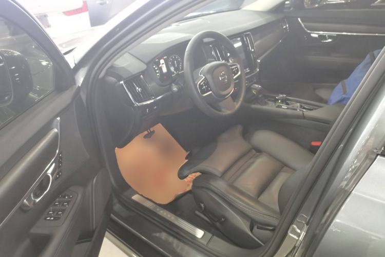 Used Volvo V90 2017 Cross Country T5 AWD Smart Range Edition
