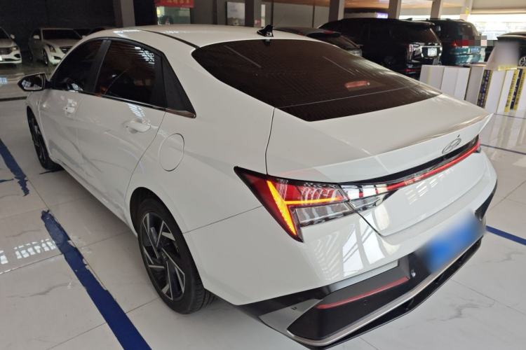 Used Hyundai Elantra 2023 1.5L CVT LUX Prestige Edition Rear Left 45 Deg