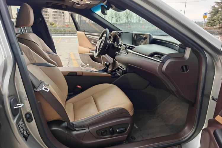 Used Lexus ES 2020 300h Premier Edition