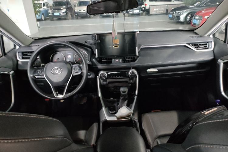 Used Toyota Wildlander 2020 2.0L CVT Two-Wheel Drive Luxury Edition Center Console