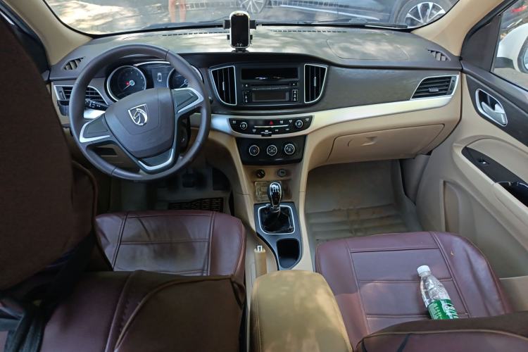 Used Baojun 730 2016 Revised Version 1.5L Manual Standard Model 5 Seats
