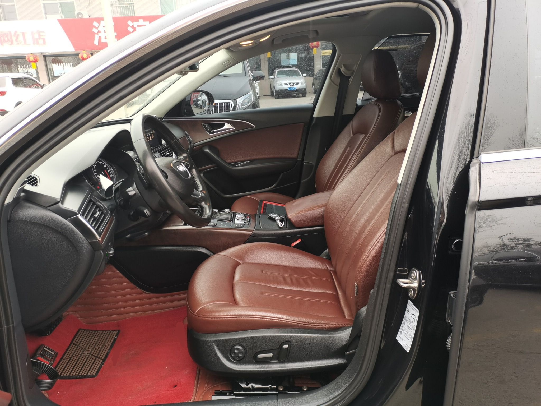 Переднее сиденье в автомобиле