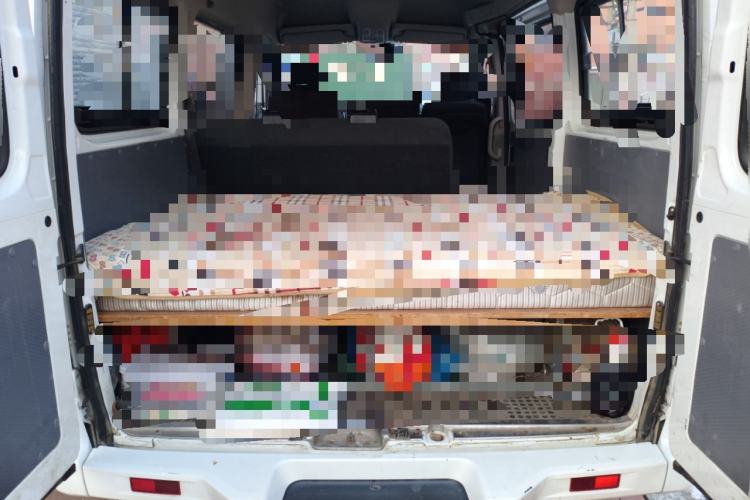 Used SAIC MAXUS Xintu V80 2018 2.5T AMT Aoyuntong Short Wheelbase Mid-Roof 5-6 Seater
