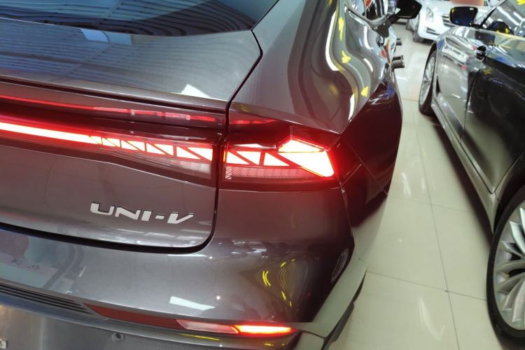 Used CHANGAN UNI-V 2024 1.5T Prestige Edition Right Rear Taillight