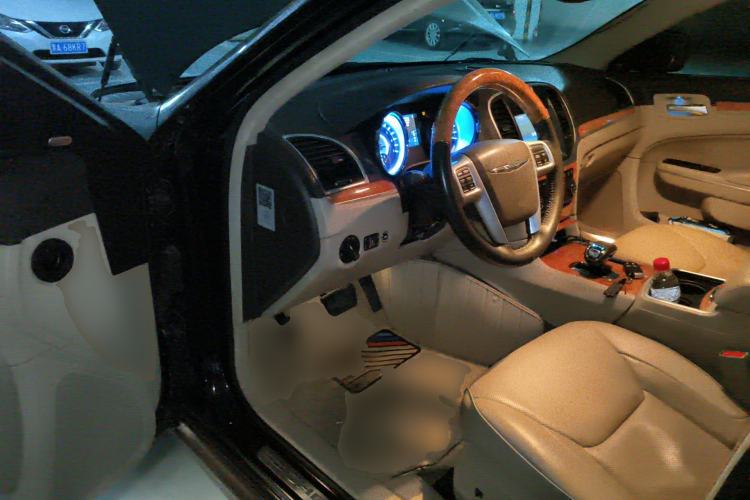 Used Chrysler 300C 2013 3.6L Luxury Edition
