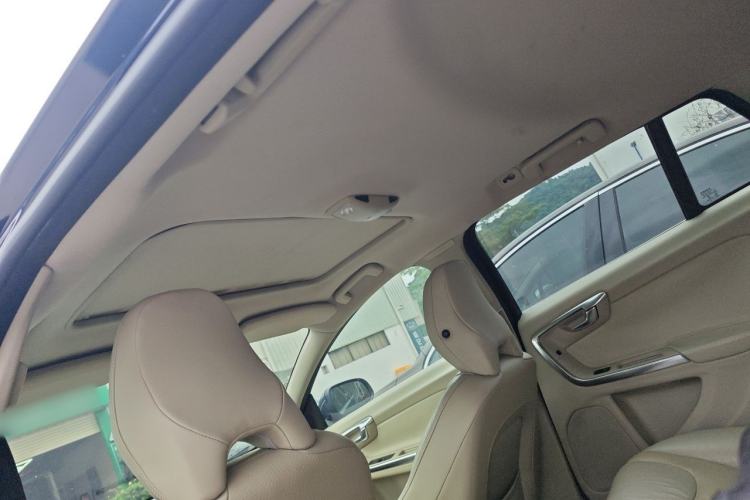 Used Volvo V60 2014 T5 Zhiyi Edition
