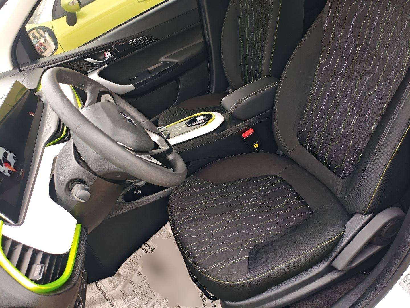 المقاعد الأمامية داخل السيارة