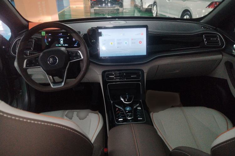 Used BYD Qin PLUS 2023 Champion Edition DM-i 120KM Beyond Model Center Console