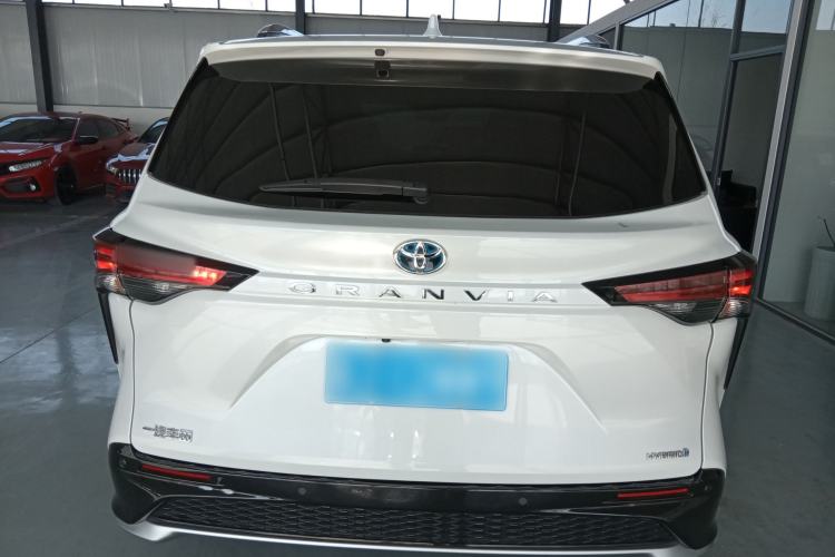 Used Toyota Granvia 2022 2.5L Hybrid Premium Edition