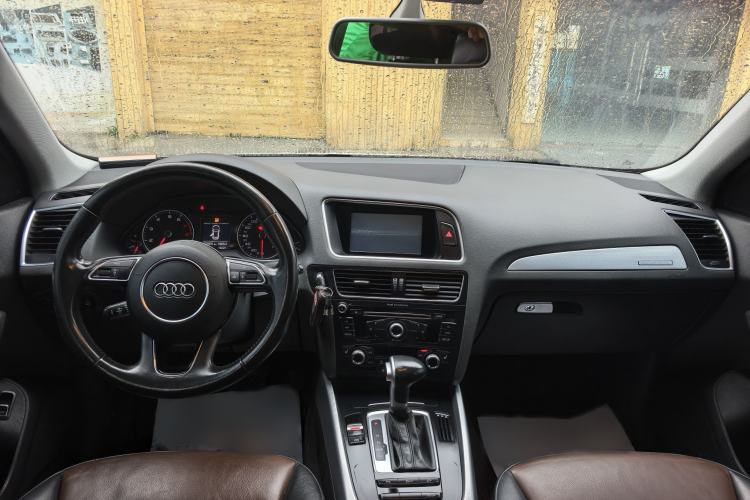 Used Audi Q5 2016 40 TFSI Technology Edition Interior 5