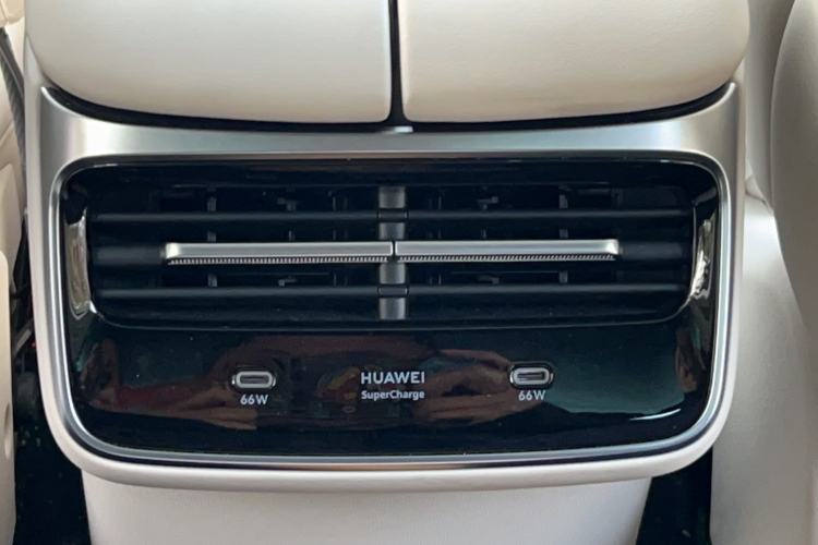 Used Hima Luxeed S7 2025 785 km Ultra