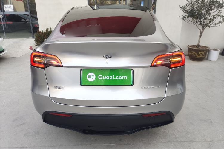 Used Tesla Model Y 2023 Long-Range All-Wheel-Drive Version