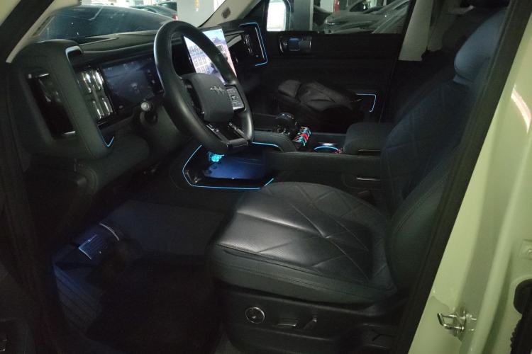 Used Formula Leopard 5 2023 Navigator Edition
