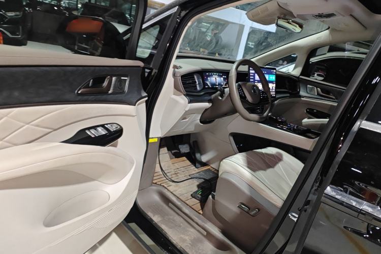 Used Denza D9 2023 DM-i 945 Business Edition