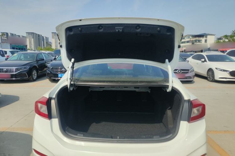 Used Chevrolet Cruze 2017 1.5L Automatic Pioneer Sunroof Edition Trunk