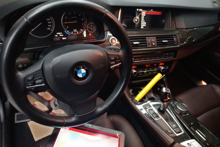 Used BMW 5 Series 2014 525Li Luxury Design Package Center Console