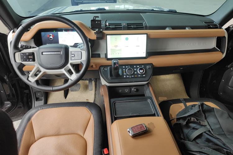 Used Land Rover Defender 2023 Facelift 110 3.0T P400 X-DYNAMIC HSE Center Console