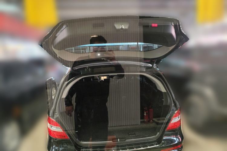 Used Mercedes-Benz R-Class 2017 R 320 4MATIC Business Edition Prestige Model Trunk