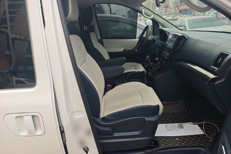 Used FORTHING Lingzhi PLUS 2023 2.0L Manual Luxury CNG 7-Seater
