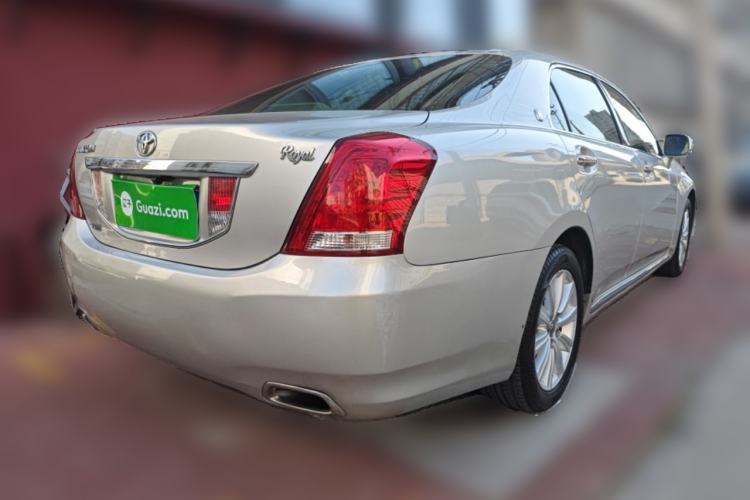 Used Toyota Crown 2011 2.5L Royal Special Edition with Leather and Sunroof
