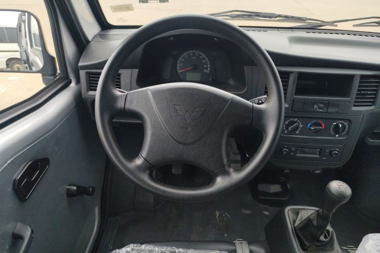 Used Wuling Zhiguang 2023 1.5L Practical Version 5/7 Seats Steering Wheel