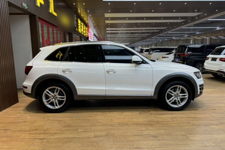 Used Audi Q5 2017 Plus 40 TFSI Comfort Model