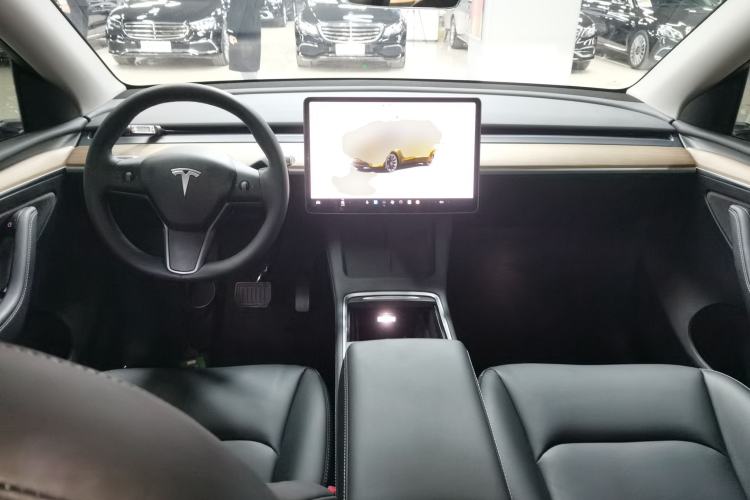 Used Tesla Model Y 2022 Long-Range All-Wheel-Drive Version
