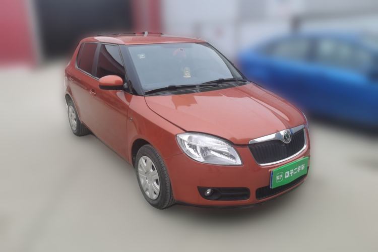 Used Skoda Fabia 2011 1.4L Manual Crystal Edition Front Right 45 Deg