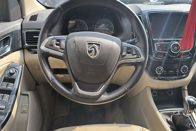 Used Baojun 730 2014 1.5L Manual Luxury Navigation ESP Version 7 Seats