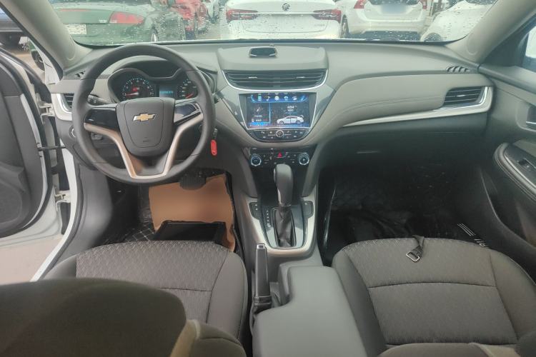 Used Chevrolet Malibu 2016 1.6T Automatic Comfort Edition Center Console